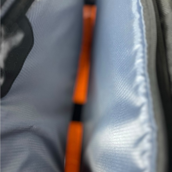 Targus Black Executive Laptop Bag - Picture 4 of 5